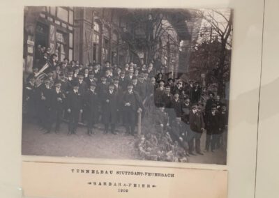 Tunnelbau Stuttgart-Feuerbach Männer mit Blaskappele 1909