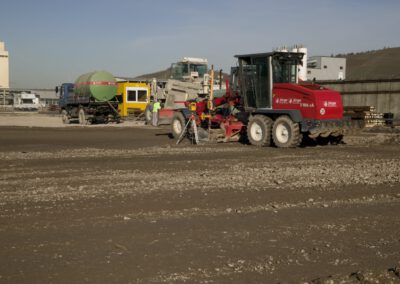 Baustelle mit schweren Maschinen