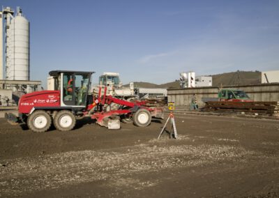 Baumaschine auf Baustelle bei Arbeit